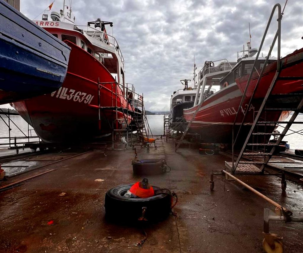 Vista de la rampa de varada de Samala Shipyard para varada y botadura de embarcaciones